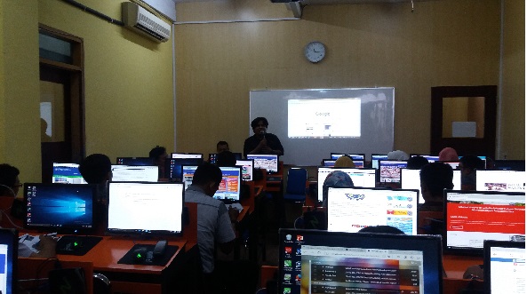 Peserta dari perwakilan fakultas, biro,lembaga se UMSUsedang mengikuti pelatihan pengelolaan Website