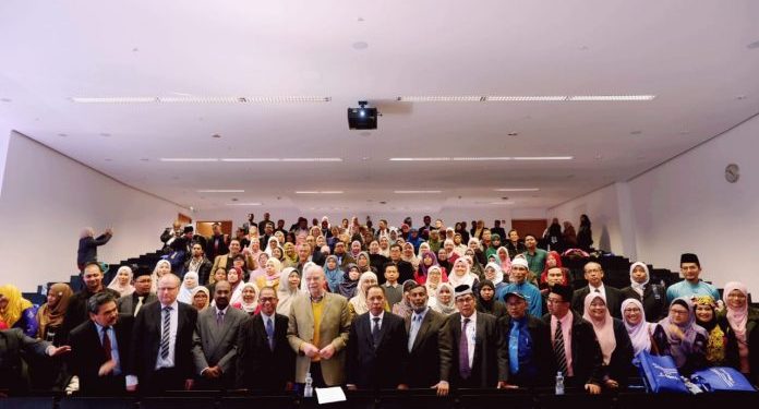 Rektor UMSU Buka Seminar Internasional Bahasa & Sastra  Melayu di Universitas Goethe Frankfurt