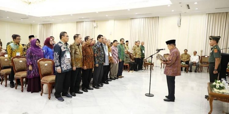 Wapres JK Lantik Rektor UMSU Pengurus Harian BKPTIS